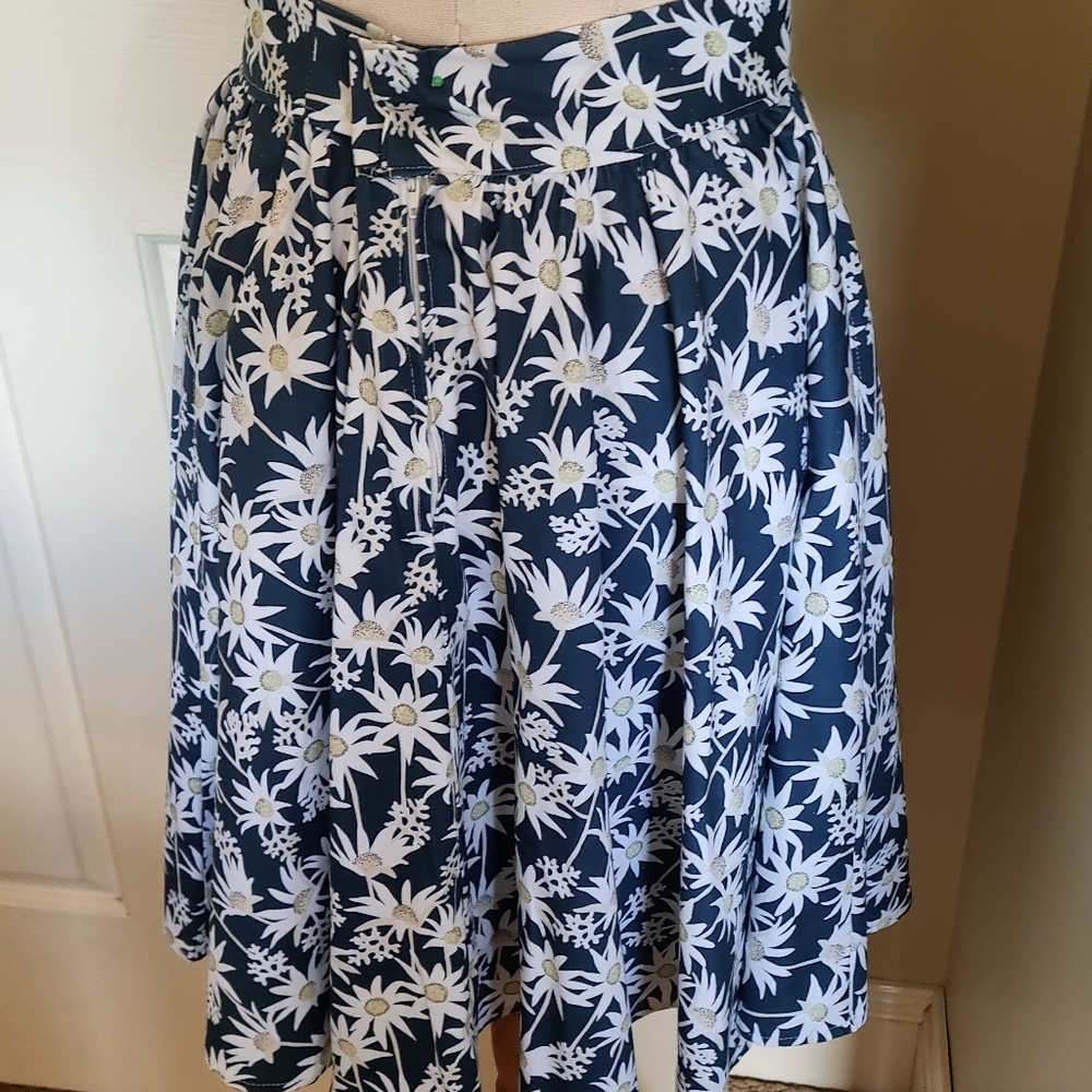 Handmade flared skirt drill fabric w/ flannel flowers navy white size m pockets - Picture 3 of 4